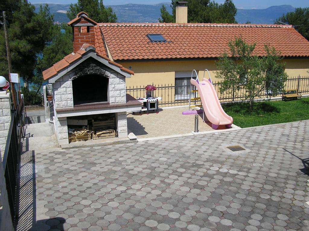 Apartments Viki Trogir Exterior photo