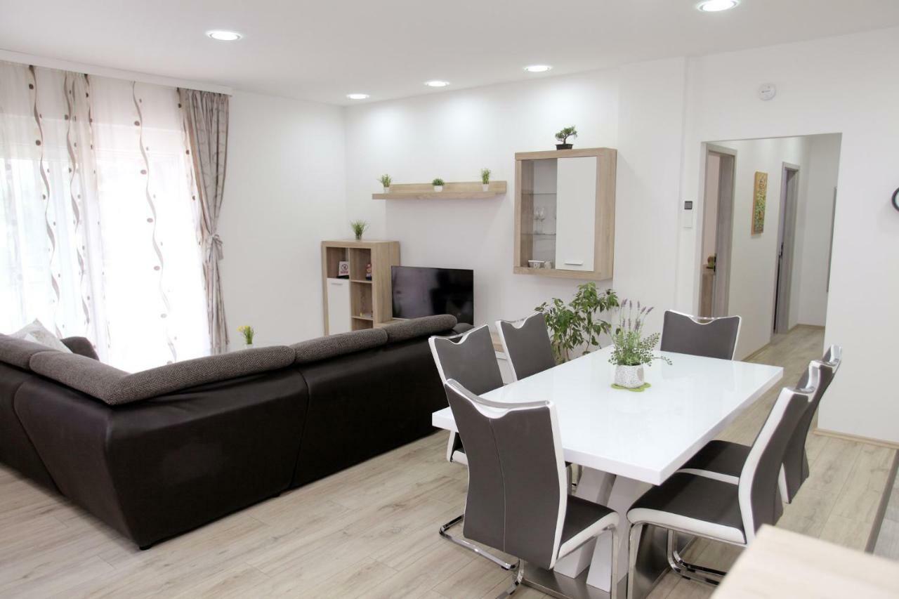 Apartments Viki Trogir Exterior photo